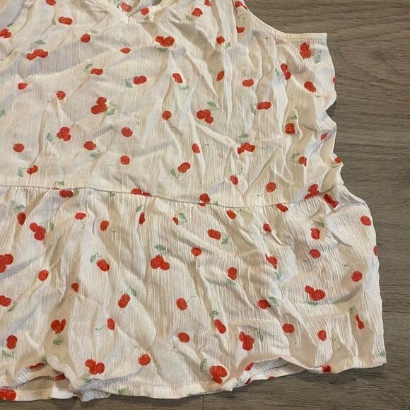 Hippie Rose cherry patterned sleeveless v neck blouse size medium - Picture 3 of 7